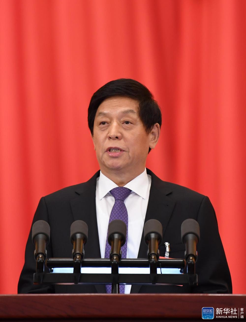 5月25日,十三届全国人大三次会议在北京人民大会堂举行第二次全体会议。全国人大常委会委员长栗战书作全国人民代表大会常务委员会工作报告。新华社记者 翟健岚 摄